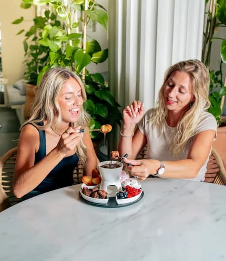 Moment entre amies au brunch