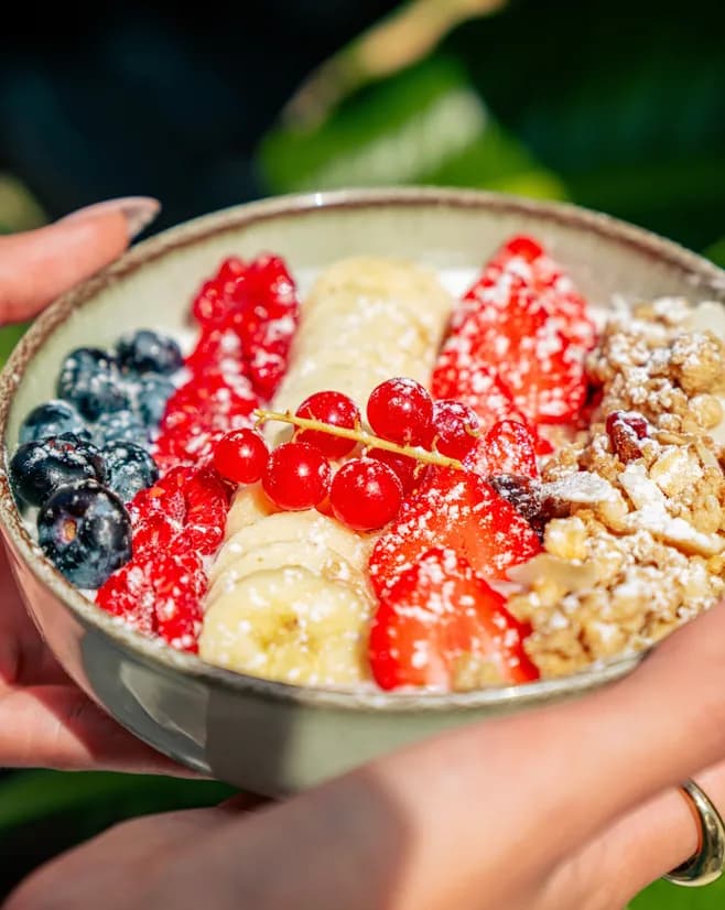 Açaï bowl aux fruits rouges